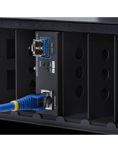 StarTech.com 10GbE Open SFP+ Fiber Media Converter, Standalone 10 Giga